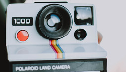 Funderar du på att köpa en polaroidkamera?